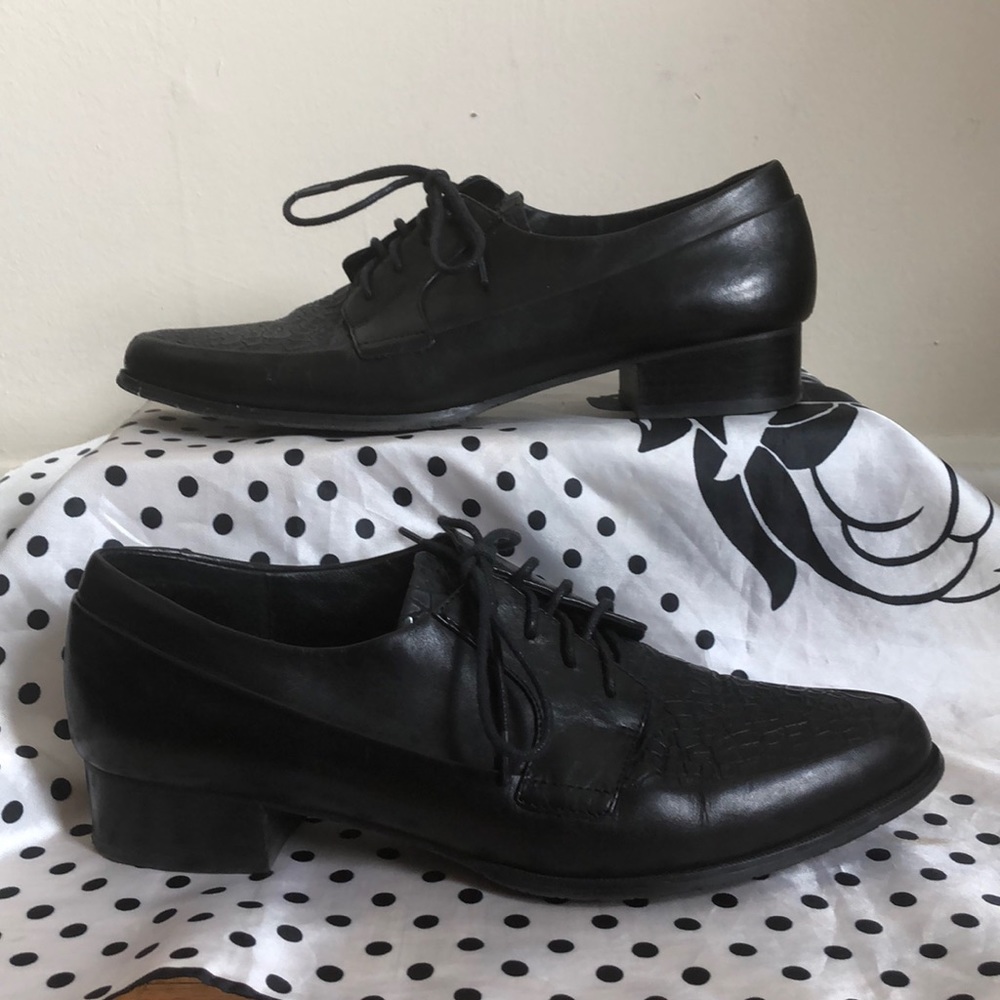 Tahari Snake Leather Oxfords - Picture 2 of 8